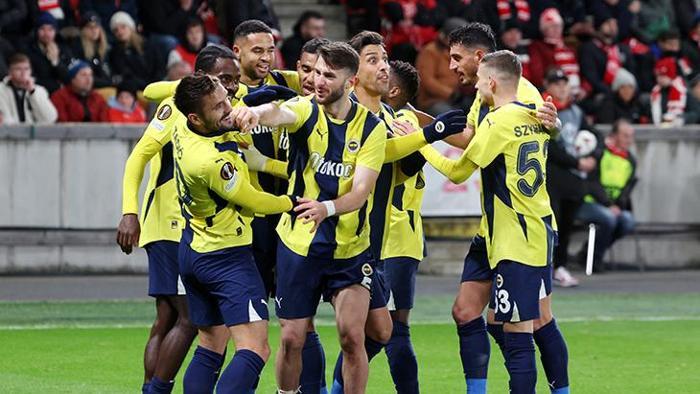 Fenerbahçede yeni transfer gidiyor 8 futbolcu yol ayrımında