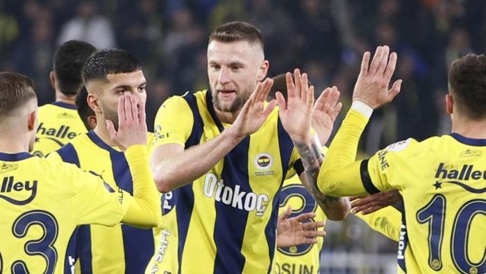 FENER’İN BAŞINA SIKINTI OLUR / CEM DİZDAR – FANATİK