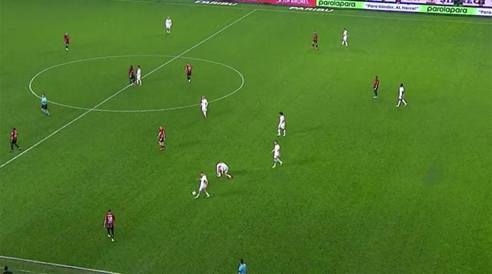 Gaziantep FK - Galatasaray maçına damga vuran anlar Atlanan kırmızı kartlar, golde ofsayt şüphesi, penaltı beklenen an