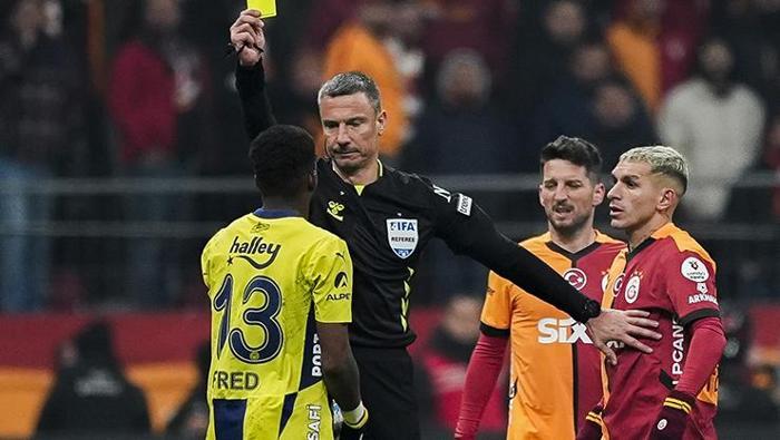 Galatasaray - Fenerbahçe derbisinin hakemi Vincic için olay değerlendirme: Komplo teorilerinden bahsedenleri susturdu