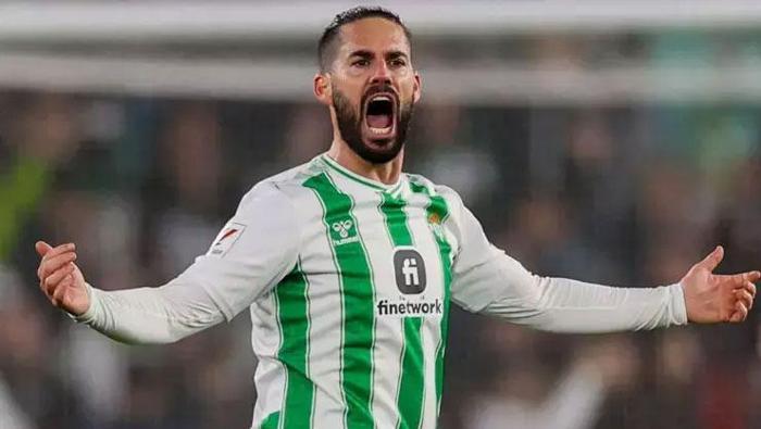Beşiktaş 3 yıldız futbolcu için kolları sıvadı Transfer dönemine damga vurabilir...