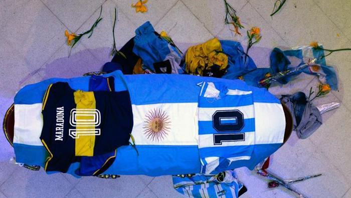 Maradonanın ölümüyle ilgili dava başladı Savcı şoke eden görüntüyü yayınladı: İşte böyle öldü