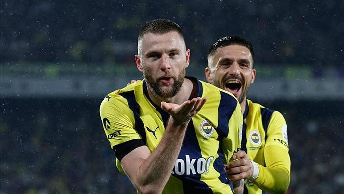 LAZIO PEŞİNDE
