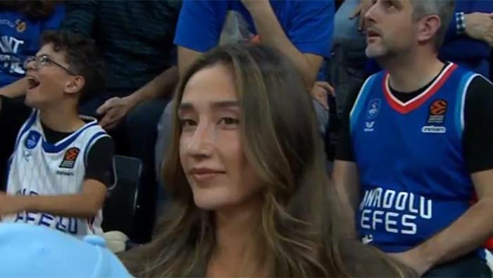 Hande Baladın Anadolu Efes-Panathinaikos maçına damga vurdu: Flaş Torreira detayı