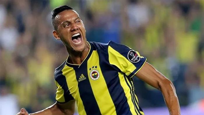 Fenerbahçe mi Beşiktaş mı Kazanabileceğine inanmıyorum Josef de Souzadan olay iddia