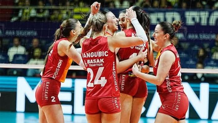 Galatasaray Kaptanı İlkin Aydın Beni görse Sefilleri yazar | Biz buradayız dedik