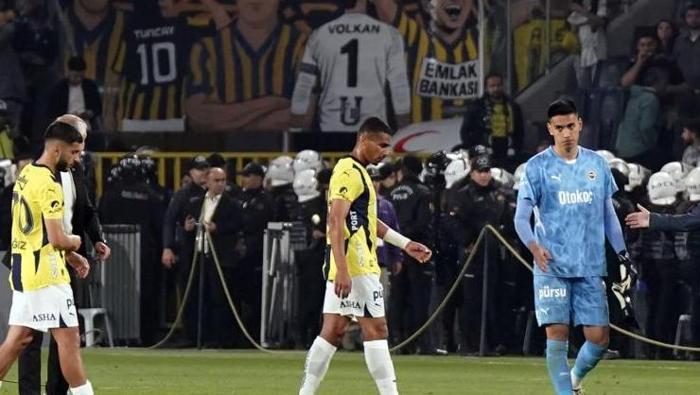 Fenerbahçe, Beşiktaşa yenildi Icardi ve Osimhenden sosyal medyaya damga vuran paylaşımlar
