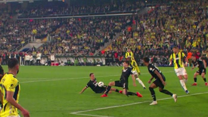 Fenerbahçe - Beşiktaş derbisine damga vuran an Trio ekibi noktayı koydu | Verilen penaltı ve Youssef En-Nesyri ile Mert Günok pozisyonu...