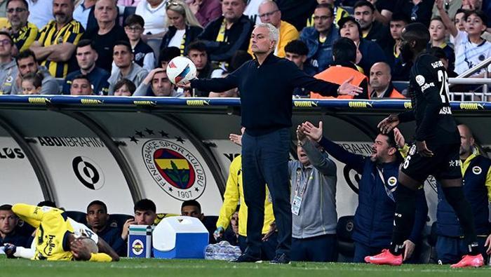 Fenerbahçe-Beşiktaş derbisi için çarpıcı yorum Futbol mu Ara ki bulasın | En büyük sorun Mourinho