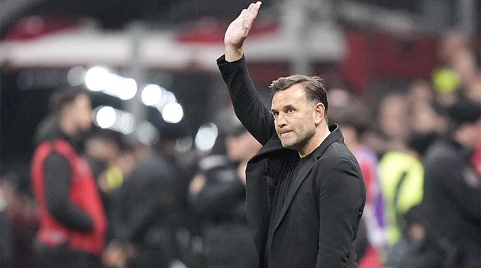 Galatasarayda sağ kanat tamamen değişiyor Yıldız oyuncu transfere göz kırptı...