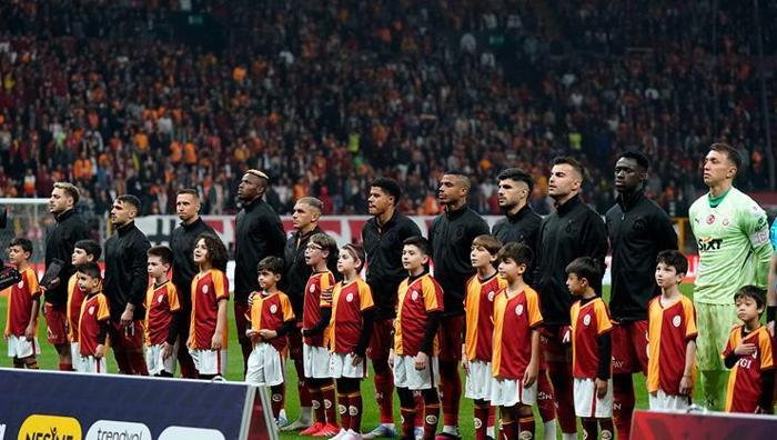 Ve Galatasarayda o gün geldi, çattı: İki kupayla veda edecek