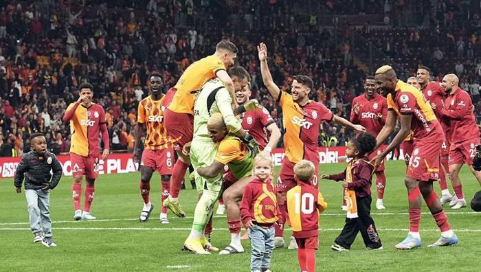 Ve Galatasarayda o gün geldi, çattı: İki kupayla veda edecek