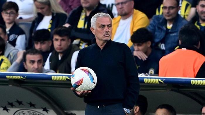 Fenerbahçede 7 yıldıza kapı gösterildi: Bavullarını topladılar Transferde sil baştan...