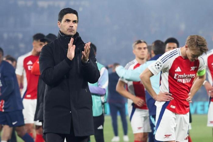 ARSENAL FINISHES THE SEASON WITHOUT A TROPHY AGAIN