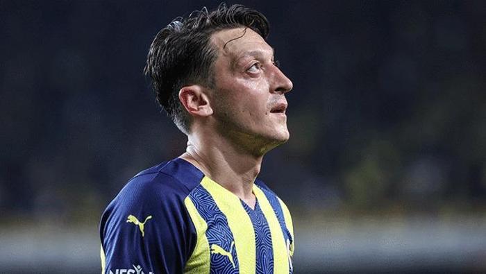 BANA EN ÇOK ŞEY ÖĞRETEN OYUNCU MESUT ÖZİLDİ