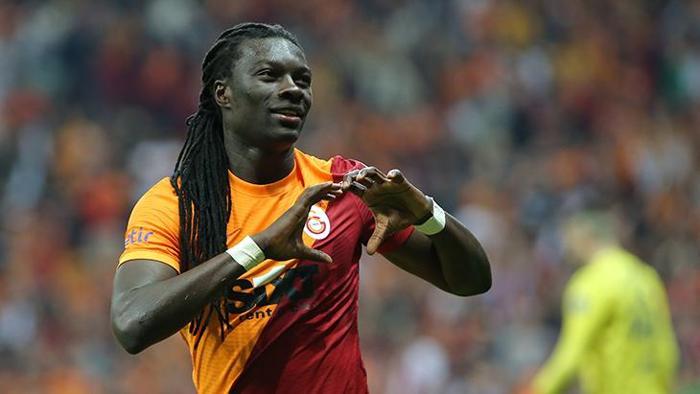 Bafetimbi Gomis, Victor Osimhenin geleceği hakkında konuştu Ne kadar sevildiğini zaten biliyor