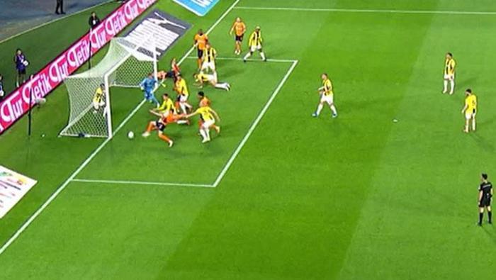 Başakşehir - Fenerbahçe maçına vuran an Trio ekibi noktayı koydu: Bundan daha iyi kanıt yok