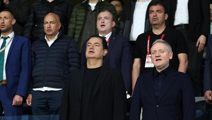 Futbolcu mu, güreşçi mi Başakşehir FK-Fenerbahçe maçına damga vuran sözler: Gitmiş yine Eurolar