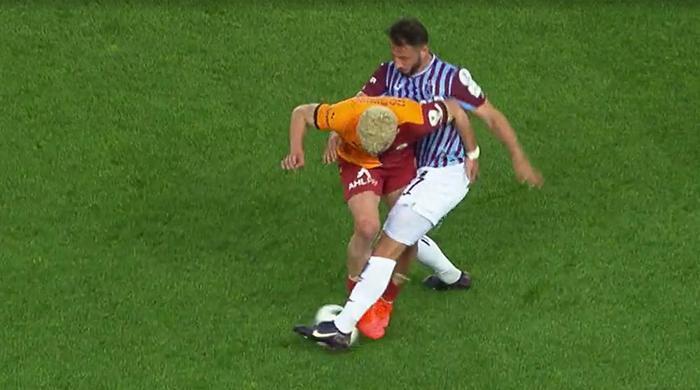 Trabzonspor - Galatasaray maçına damga vuran pozisyonu Trio ekibi değerlendirdi Maça damga vuran Muslera - Visca pozisyonu