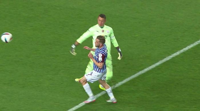 Trabzonspor - Galatasaray maçına damga vuran pozisyonu Trio ekibi değerlendirdi Maça damga vuran Muslera - Visca pozisyonu