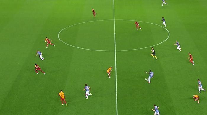 Trabzonspor - Galatasaray maçına damga vuran pozisyonu Trio ekibi değerlendirdi Maça damga vuran Muslera - Visca pozisyonu
