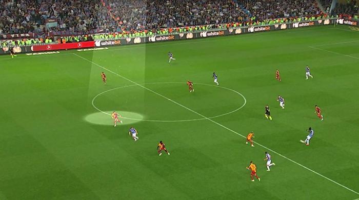 Trabzonspor - Galatasaray maçına damga vuran pozisyonu Trio ekibi değerlendirdi Maça damga vuran Muslera - Visca pozisyonu