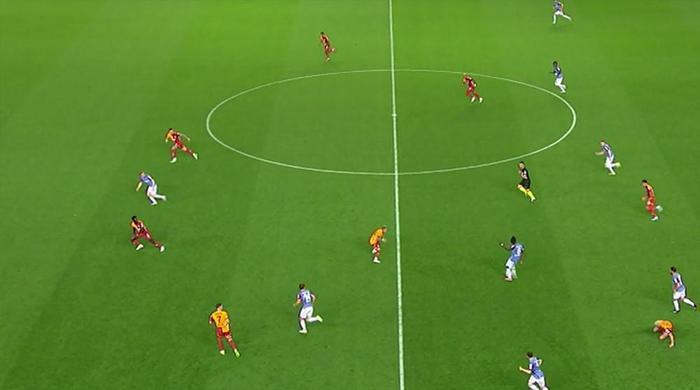 Trabzonspor - Galatasaray maçına damga vuran pozisyonu Trio ekibi değerlendirdi Maça damga vuran Muslera - Visca pozisyonu
