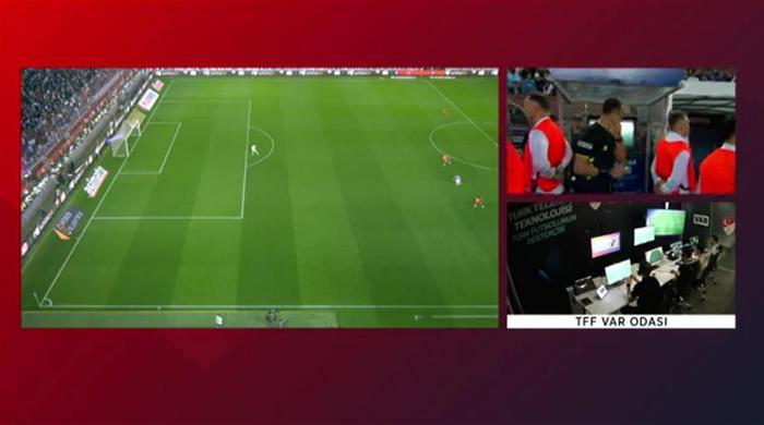 Trabzonspor - Galatasaray maçına damga vuran pozisyonu Trio ekibi değerlendirdi Maça damga vuran Muslera - Visca pozisyonu