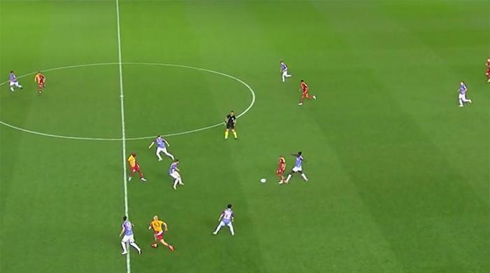 Trabzonspor - Galatasaray maçına damga vuran pozisyonu Trio ekibi değerlendirdi Maça damga vuran Muslera - Visca pozisyonu