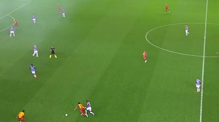 Trabzonspor - Galatasaray maçına damga vuran pozisyonu Trio ekibi değerlendirdi Maça damga vuran Muslera - Visca pozisyonu