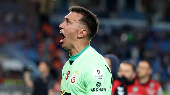 MUSLERA KALACAK MI