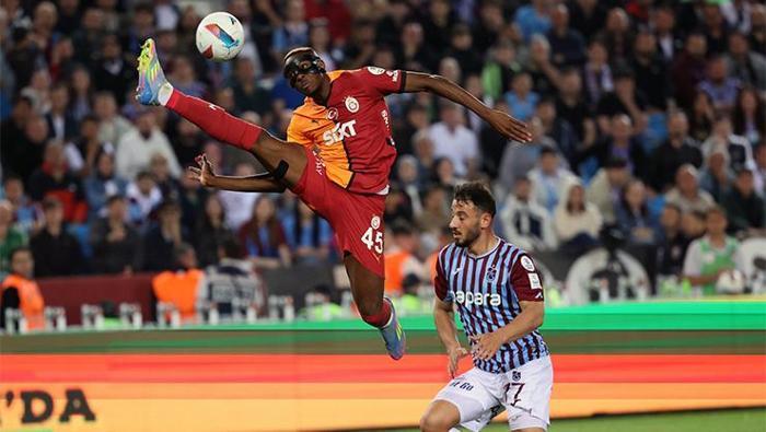 Osimhenden Trabzonspor galibiyeti sonrası flaş paylaşım: Gece yarısı bombayı patlattı