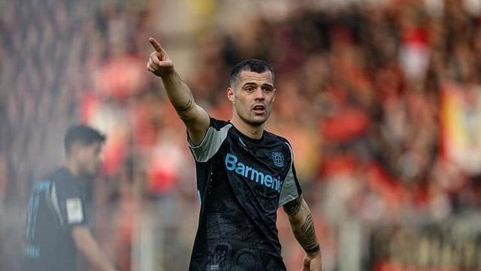 Transfer savaşı erken başladı: Galatasaray ve Fenerbahçe Xhaka transferinde karşı karşıya