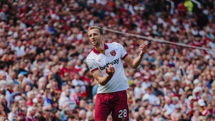 Manchester United-West Ham maçı sonrası İngilizlerden Altay Bayındır için olay sözler: Sözde savunma kalkanı