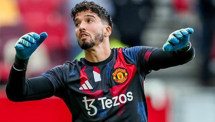 Manchester United-West Ham maçı sonrası İngilizlerden Altay Bayındır için olay sözler: Sözde savunma kalkanı