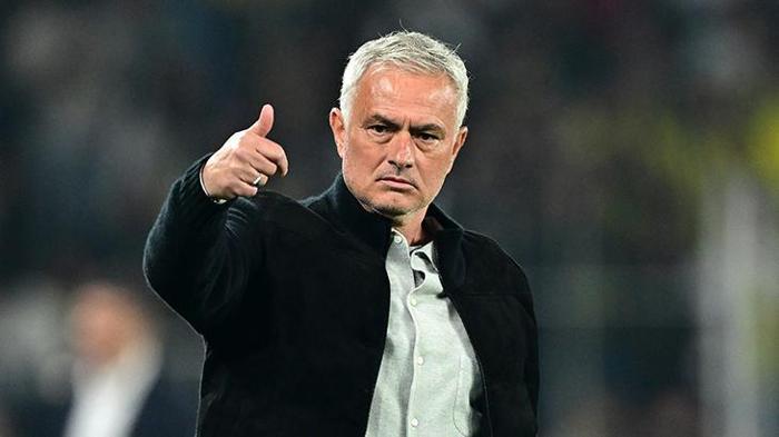 Fenerbahçenin yıldızı resti çekti Mourinho varsa ben yokum