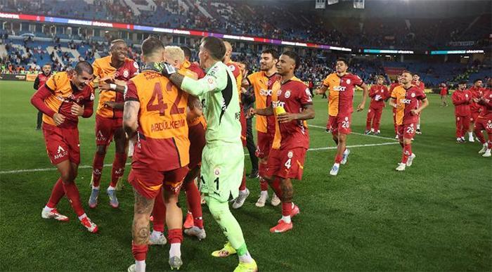 Osimheni beklerken Galatasaraydan sürpriz transfer atağı Yeni isim ortaya çıktı