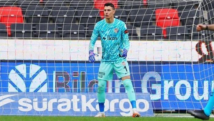 Ve Berke Özer imzayı attı: Galatasaraya transfer olacağı iddia edilmişti Eyüpsporda son dakika gelişmesi