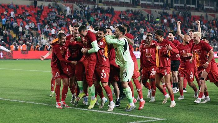G.SARAY KAZANDI, İKİ TAKIM GARANTİLEDİ