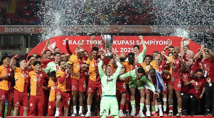 ŞU ANKİ G.SARAY AVRUPADA FİNAL OYNARDI