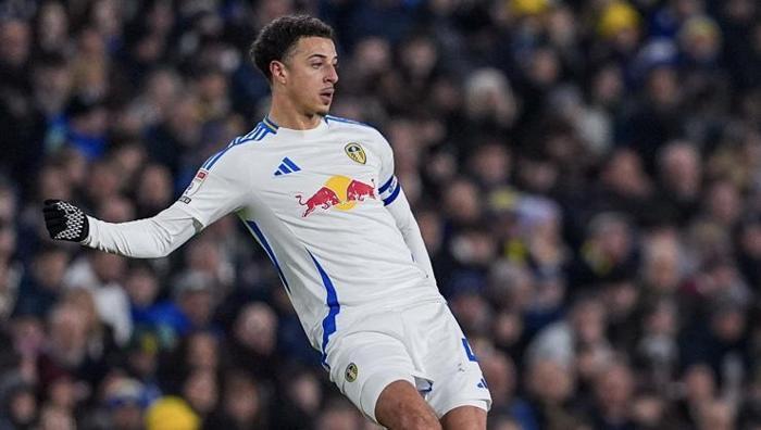 Galatasaray forması, Leeds Unitedı açıklama yapmak zorunda bıraktı: Fotoğraflar tepki çekmişti