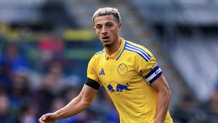 Galatasaray forması, Leeds Unitedı açıklama yapmak zorunda bıraktı: Fotoğraflar tepki çekmişti