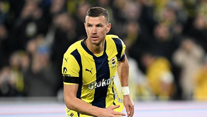 Ve Fenerbahçede ilk ayrılık kesinleşti Yıldız futbolcu veda ediyor...