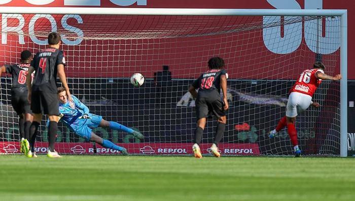 Kerem Aktürkoğlus fight with Benfica fans: Its easy to blame the kid