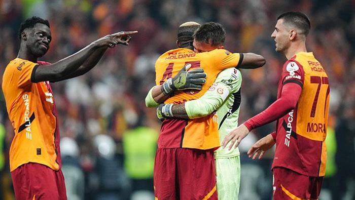 Galatasarayda şampiyonluk sonrası olay göndermeler