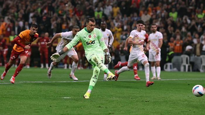 Galatasarayın 5 yıldızlı şampiyonluğuna olay yorum: Yıllarca hatırlanacak çünkü...