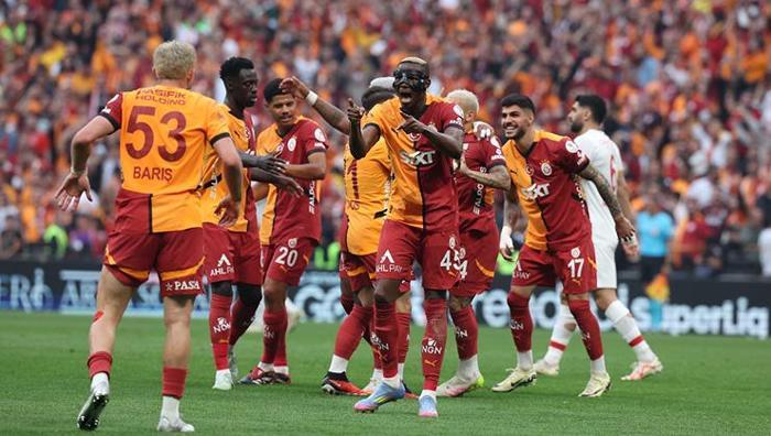 Galatasarayın 5 yıldızlı şampiyonluğuna olay yorum: Yıllarca hatırlanacak çünkü...