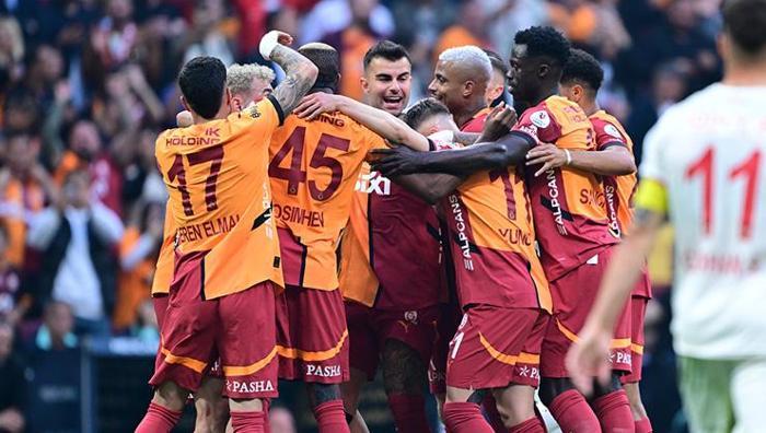 Galatasarayın 5 yıldızlı şampiyonluğuna olay yorum: Yıllarca hatırlanacak çünkü...