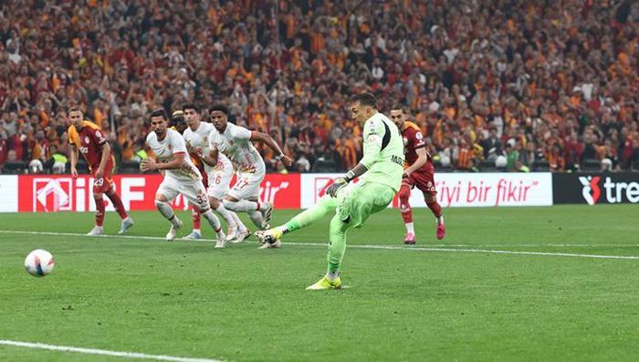 Mourinho, Musleranın penaltısını eleştirmişti: 2003te aynısını yaptığı ortaya çıktı