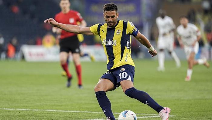 Fenerbahçede ayrılık iddiası: Ezeli rakibin elinden alınmıştı, yeni takımı belli oluyor